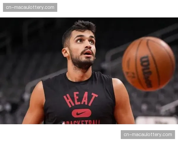 尤尔特塞文篮板卡位扎实 勇士内线深度得到补充